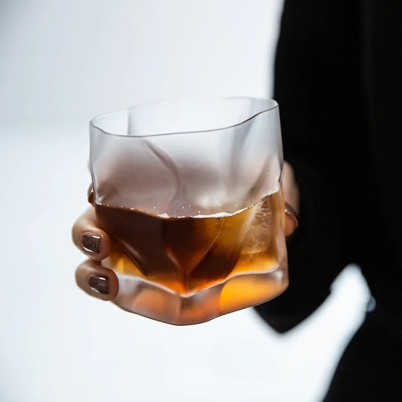 Tasse à whisky irrégulière en  - Wine Beer Tasting avis et prix